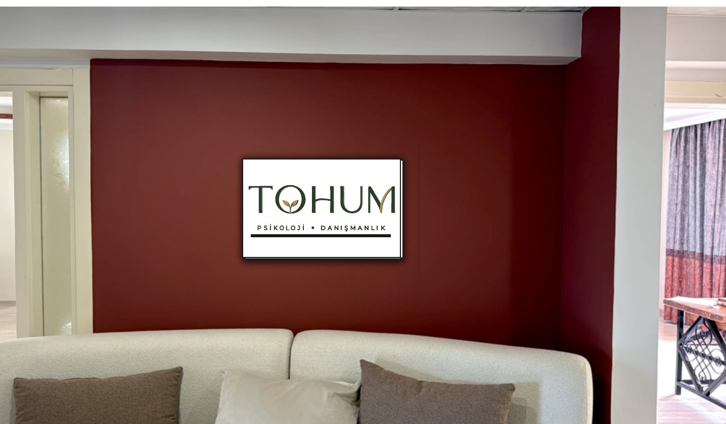 Tohum Danışmanlık logosunun yer aldığı bekleme alanı
